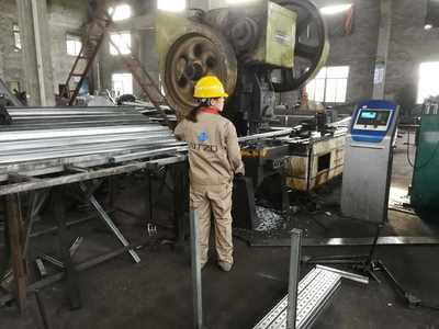 南通正道领导考察工厂的加工和现场管理